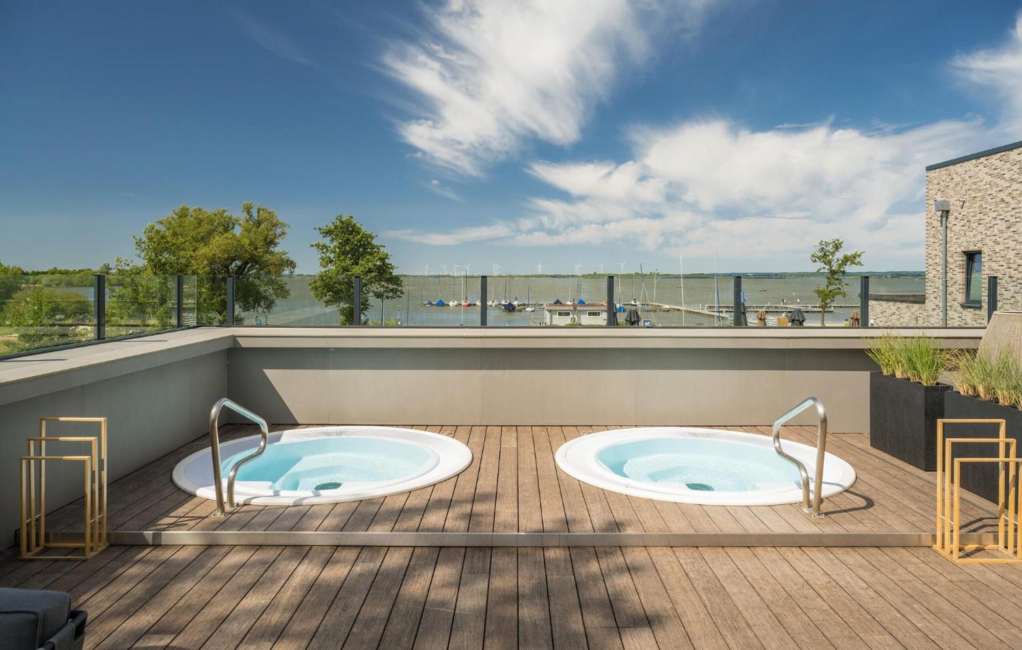 Beach Front Apartment In Lembruch-Duemmer See Екстериор снимка